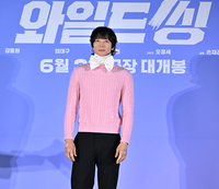 [포토] 강동원 ‘리본 목에 달고’