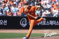 “볼넷 14개는 잊어라” 한화 김서현, 10일 만에 전격 콜업… 김경문 감독의 승부수 “맞아도 좋으니 스트라이크!”