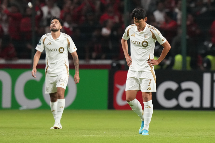 고지대 2670m 극복 못했다…LAFC, 1,2차전 합계 2-5로 챔피언스컵 4강 탈락, 손흥민은 팀 내 ‘최저 평점’