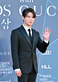 [포토]손인사 건네는 김준수