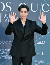 [포토]이준호, 반가운 손인사