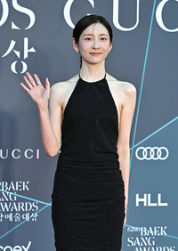 [포토]손인사 건네는 박지현