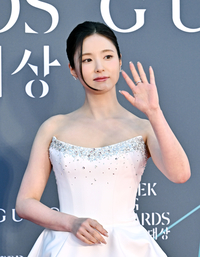 [포토]손인사 건네는 신세경