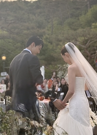 [단독] ‘러브캐처2’ 박정진♥송세라, 7년 열애 끝 결혼…‘﻿하관운명설’ 비주얼 커플의 현실 로맨스