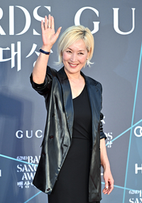 [포토]손인사 건네는 이혜영
