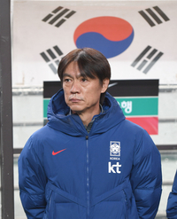 홍명보 감독 “일본은 과거 한국이 잘한 플레이 하고 있다”…월드컵 본선 화두는 “앞에서 싸운다”