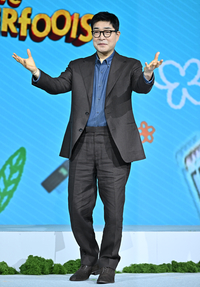 [포토] 손현주 ‘멋진 포즈의 손인사’