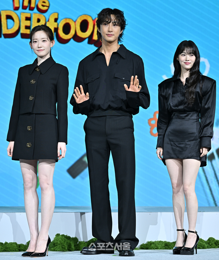[포토] 포즈 취하는 ‘원더풀스’ 최윤지-배나라-정이서