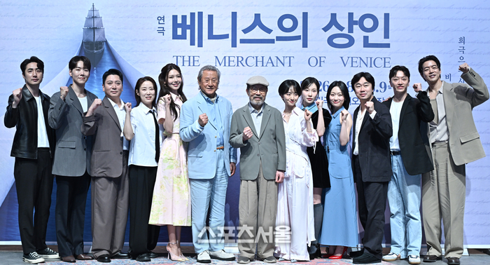 [포토] 파이팅 외치는 ‘베니스의 상인’ 배우들