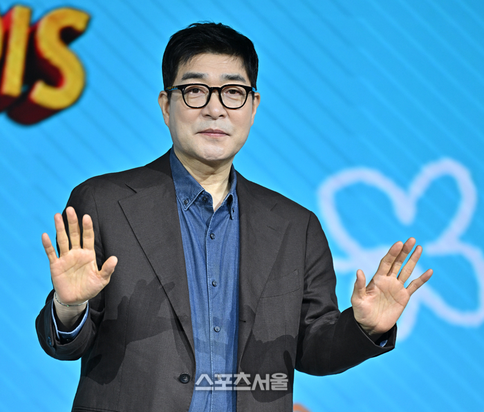 [포토] 손현주 ‘미소 가득한 손인사’