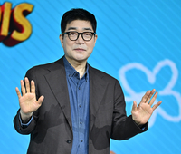 [포토] 손현주 ‘미소 가득한 손인사’