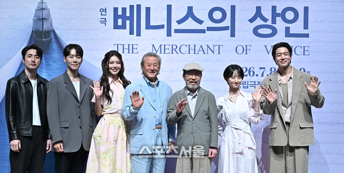[포토] 포토타임 갖는 ‘베니스의 상인’ 주역들