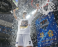 [포토] 환호하는 MVP 허훈