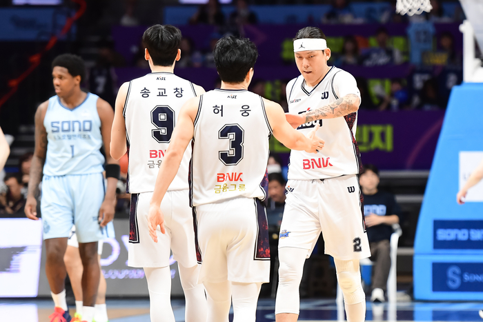 슈퍼팀은 못 막지! '25:12→42:23→56:41→76:68' KCC, 소노에 76-68 승리... 6위 팀 최초 챔프전 우승 [SS고양in]