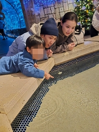 도끼, ♥이하이 품에 안긴 아이 보며 ‘아빠 미소’...럽스타그램 포착