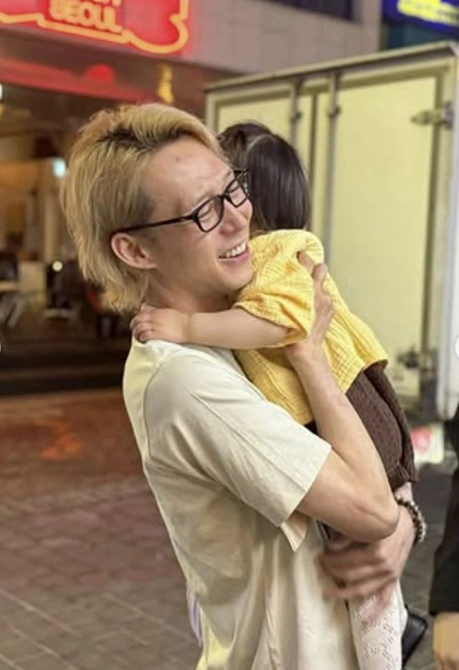 박유천, '마약·은퇴 번복' 논란 속 근황... "금발 변신에 조카 바보 등극"