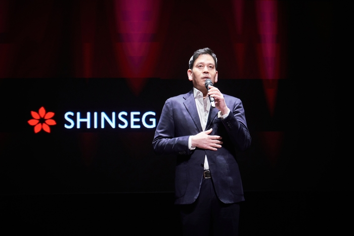 정용진 ‘격노’… 5·18에 ‘단테·탱크’ 텀블러 프로모션 논란 스타벅스 대표 전격 해임