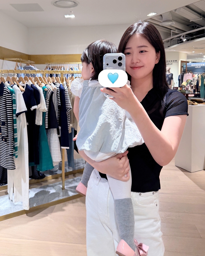 ‘박수홍♥’ 김다예, 붕어빵 딸 재이와 단란한 외출…“내가 딸맘이라니 신기”