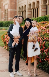 최연소 아나운서에서 UCLA 로스쿨 졸업생으로…검사 남편도 함께 웃었다