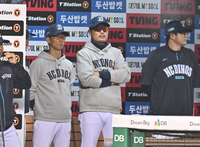 [포토] 이호준 감독 ‘경기 안풀리네’