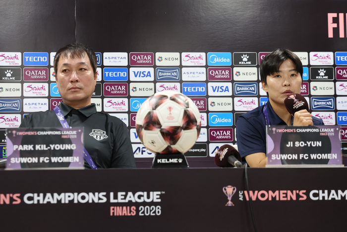숙소 '분리'와 '합동 응원' 논란은 지속...수원FC위민, 조별리그 '완패' 북한 내고향축구단 넘어라