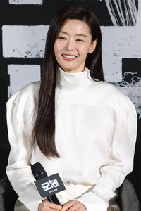 ‘11년만 스크린 복귀’ 전지현 “‘군체’로 칸 行, 에너지 받고 와” [SS현장]