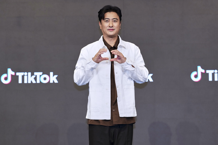 안정환, 홍명보호 논란에 작심 발언... "월드컵 끝나고 평가해도 늦지 않다"