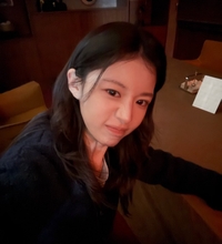 고윤정, 과자에서 발견한 ‘윤정·은아’…뜻밖의 우연 공개 [★SNS]