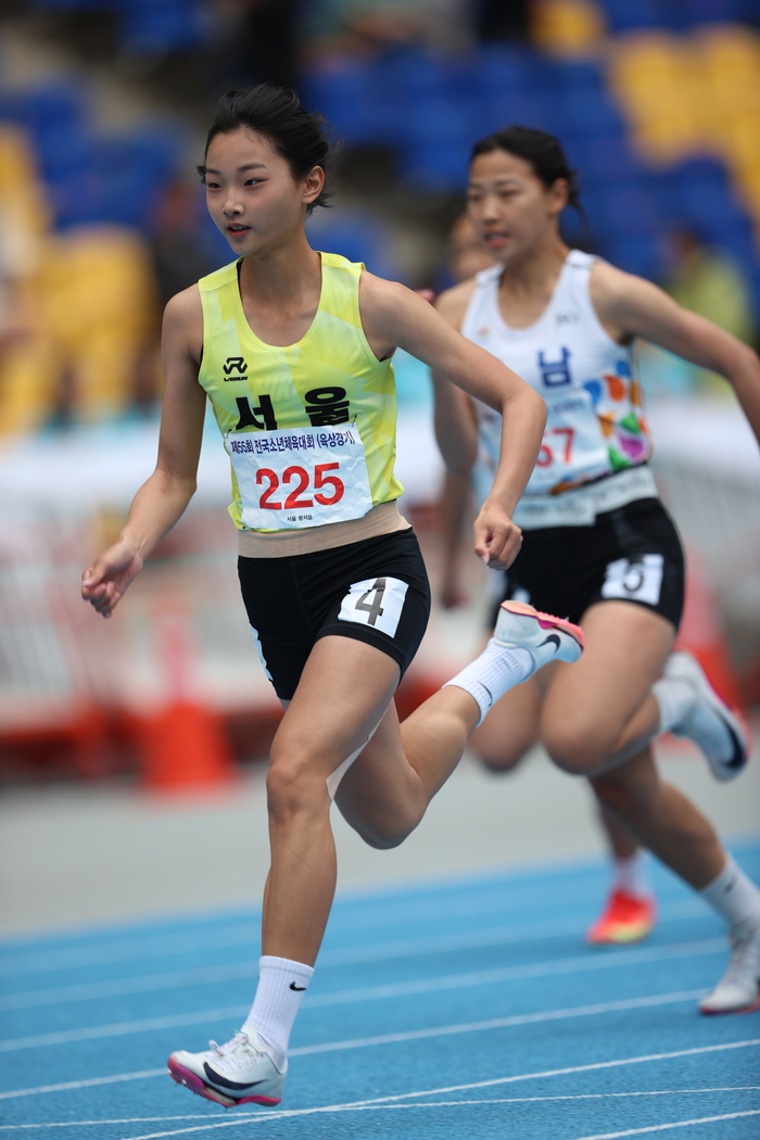 ‘성인보다 빠른 여중생’ 왕서윤, 이번엔 28년만 소년체전 100m 신기록 작성…올해만 세 차례 대회신기록 ‘압도적 퍼포먼스’