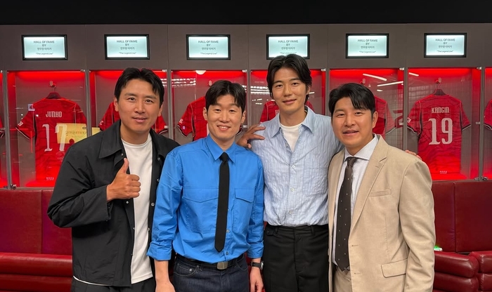 '한혜진♥' 기성용, 박지성·구자철·박주호와 한자리... "각자의 자리에서 열심히" [★SNS]