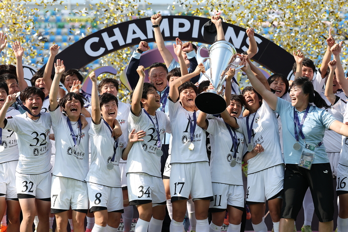 역시 강한 북한 여자 축구…내고향축구단, 도쿄 베르디 잡고 아시아 정상 등극 상금 15억원 확보