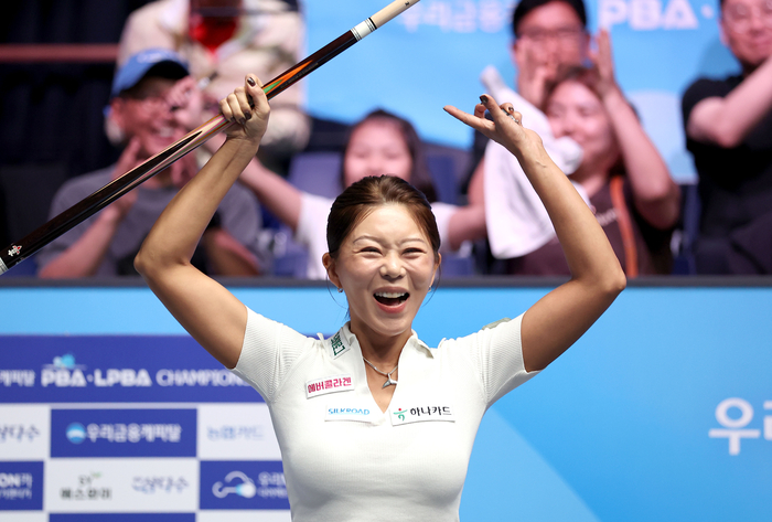 '0-2→4-2' 女당구 김가영 1강 시대ing, 누적 상금 10억 임박...LPBA 개막전 역전 우승 '통산 19회'