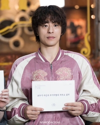 구교환, 드라마 ‘모자무싸’ 종영 소감 밝혀… “잠시나마 안온함을 느낄 수 있는 작품이었기를”