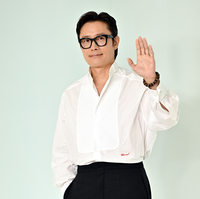 [포토] 이병헌 ‘미소 품은 손인사’