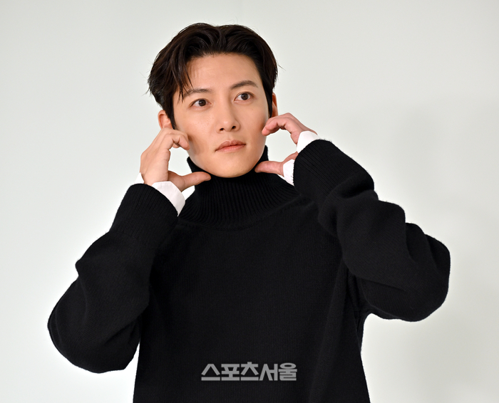 [포토] 지창욱 ‘빠질 수 없는 볼하트’