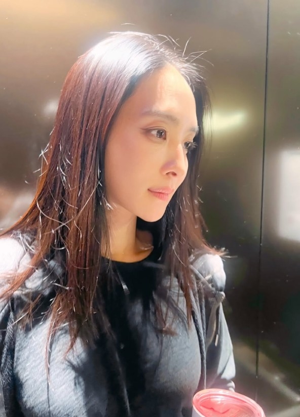 ‘편한 차림’ 공개한 박정아…홈쇼핑에선 ‘완판 여왕’