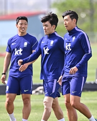 [포토]축구대표팀 훈련, 황희찬-황인범-손흥민