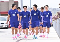 [포토]손흥민, 동료들과 함께 훈련을