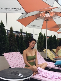 ‘쌍둥이 맘’ 한그루, 수영장서 비키니 자태 공개…탄탄 몸매 ‘감탄’