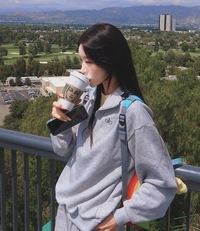 “멀쩡한 카페는 스타벅스뿐?”…최준희, 해명까지 논란 자초