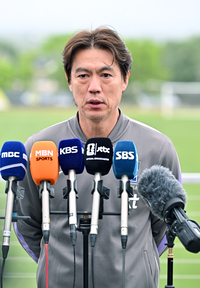 [포토]발언하는 홍명보 감독