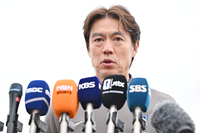 [포토]질문에 답하는 홍명보 감독