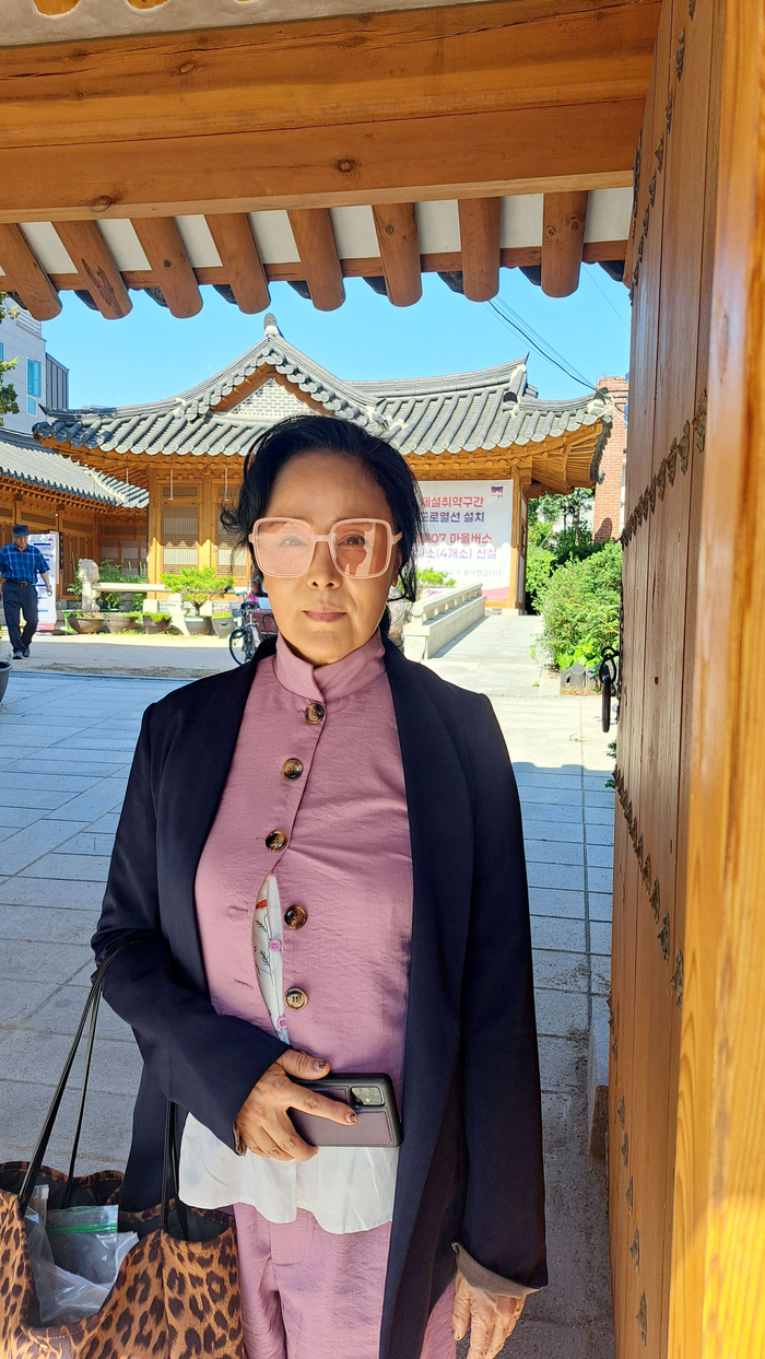 ‘여기 어디?’ 이주화가 찾은 타임슬립 한옥 투표소…한 표 행사후 곧장 무대로