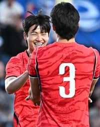 [포토]조규성의 멀티골에 환하게 웃는 설영우