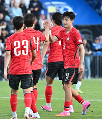 [포토]이재성과 하이파이브 나누는 이기혁