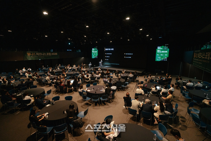 K-뷰티 잇는 새 메가 트렌드 'K-웰니스'... AI 시대 경영, 결국 사람이다 [웰니스비즈니스포럼 2026]
