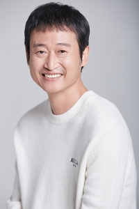 유승목 “최근 어마어마한 일들 벌어져…함께하는 배우들에게 고마운 마음” [SS인터뷰]