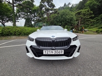 고요한 남한강에서 마주한 짜릿한 반전, BMW 550e…키키(kiki)의 ‘404’를 품다 [원성윤의 가요타요]