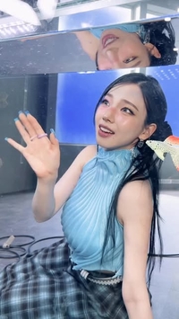 카리나, 청록빛 인어 같은 자태…에스파 신비로운 매력 발산