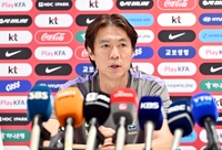 [포토]과달라하라에서의 첫 훈련 인터뷰 하는 홍명보 감독